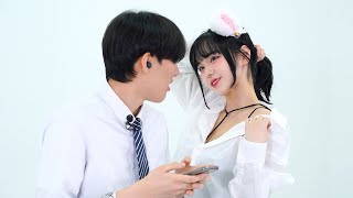 [ENG] What if a cute girl distracts a guy playing a video game?