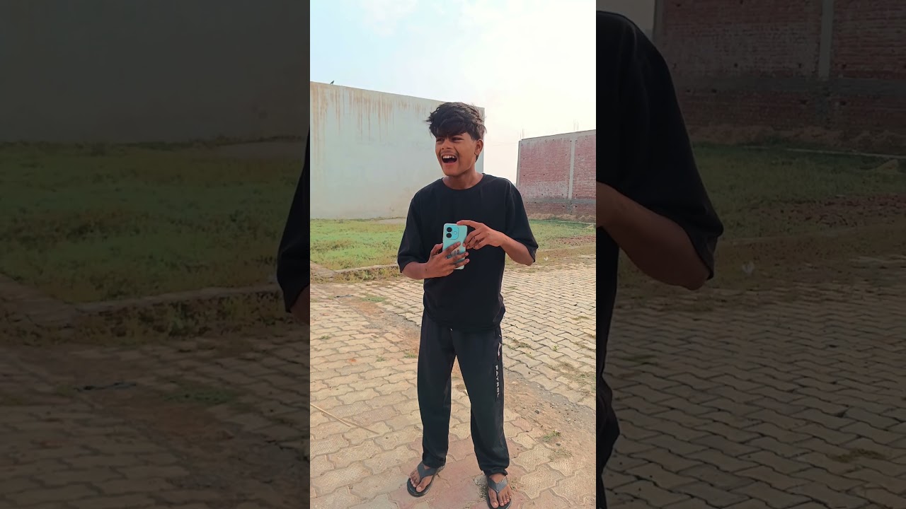 Gore mukhde pe Kala chasma 😂😂