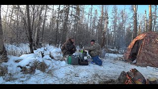 В ТАЙГУ НА ДВА ДНЯ \ ЖИВЕМ В ПАЛАТКЕ В -25 \ ЧЕРНЫЕ ЩУКИ, ТАЕЖНОГО ОЗЕРА \ ЗАМЕРШИЕ, НО СЧАСТЛИВЫЕ !