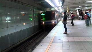 台北捷運 005/006 進站