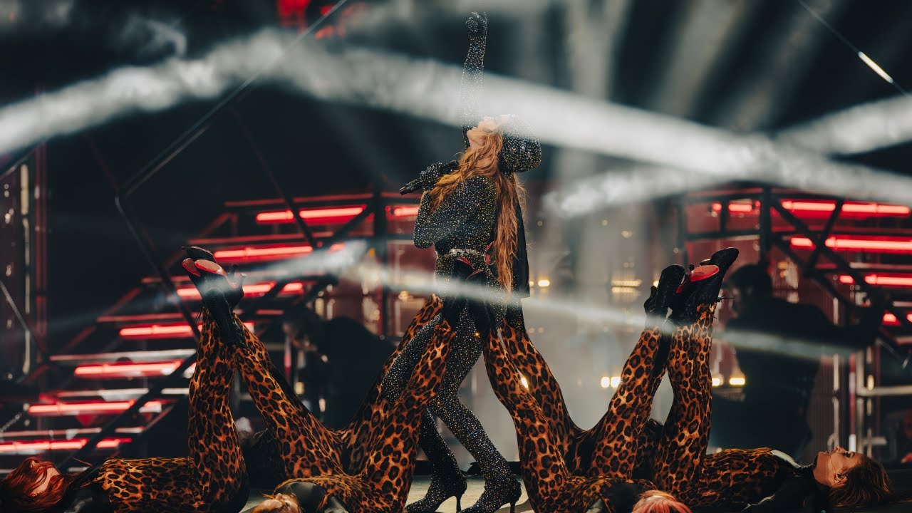 Jennifer Lopez - Louboutins - LIVE IN 2025 - Saudi Arabia F1
