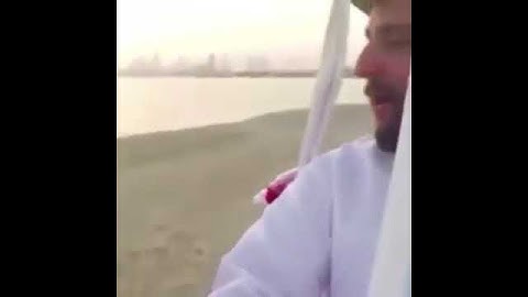 اماراتيين يمزحون مع ابوهم بالونات هيليوم وما وقف إلى بعمان