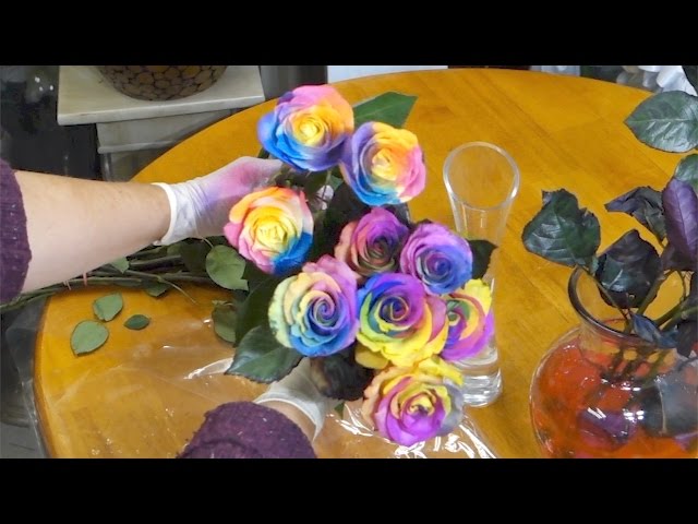 How I decorate roses with glitter. 