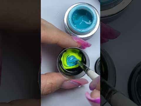 Video: 4 způsoby, jak nosit neonové barvy