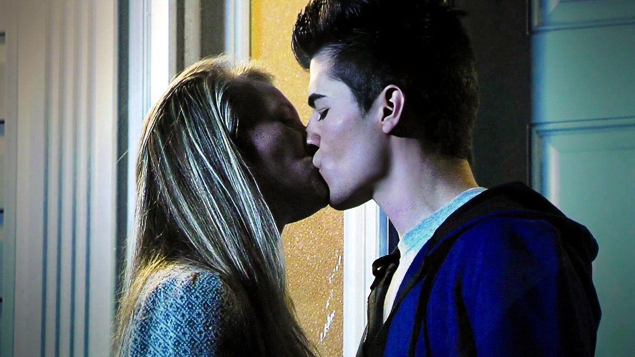 Deux ados frappés par l'amour partent en cavale | Alliance Meurtrière