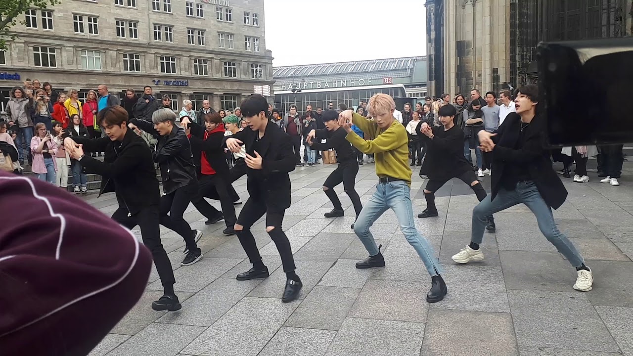 Noir(느와르) performing 