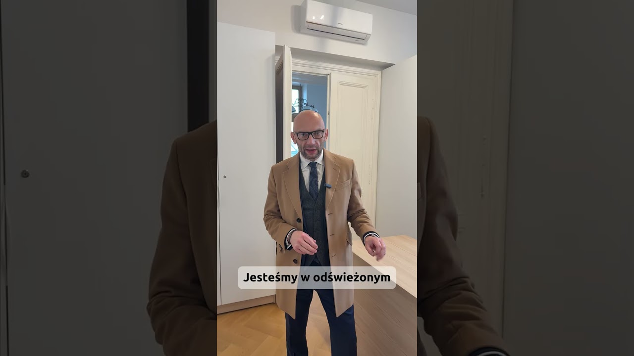 Zastępca prezydenta Artur Bochenek zaprasza na spacer po remontowanym Ratuszu