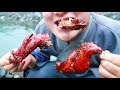 【Shyo video】小伙河邊刮鬍子，撿到一鐵鍋，拿來秘製麻辣兔腿，吃得真過癮