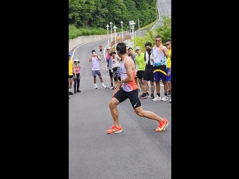 跑動台南????曾文水庫上下坡訓練20250830蘇志濱教練不藏私下坡撇步大公開:下坡後腳抬高的角度可以控制速度、避免前弓後箭以避免受傷