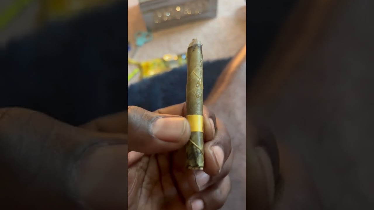 Wax on a Super Lemon Haze stuff crust… 