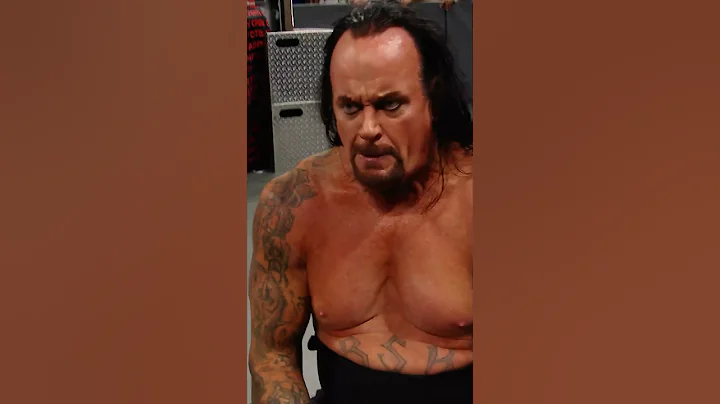 Roman Reigns leaves The Undertaker in disbelief when he eliminates him from the Royal Rumble!