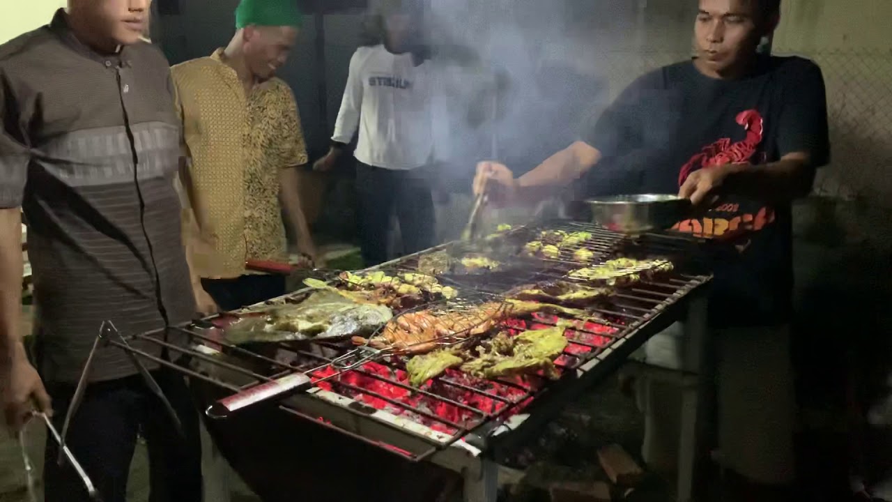 Acara makan - makan keluarga 