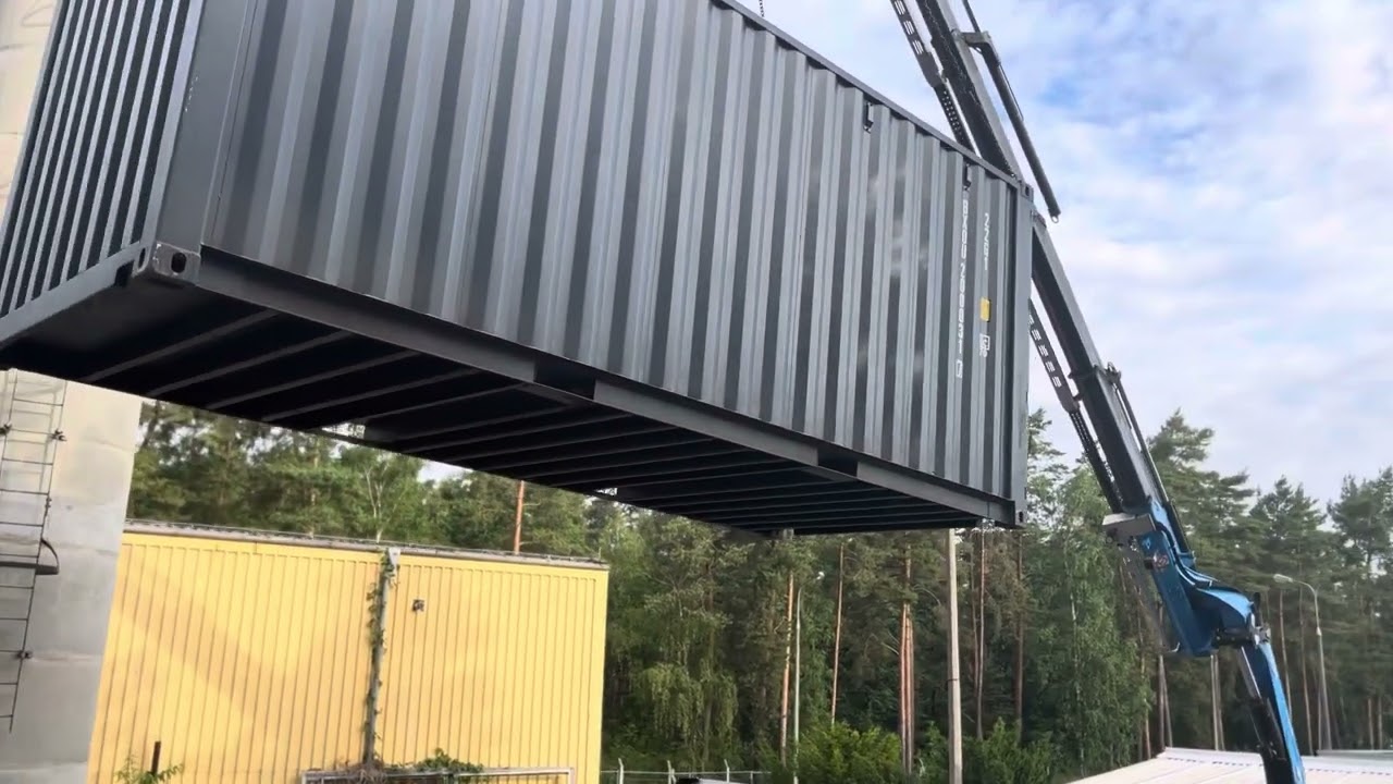 20 Fuß Seecontainer One Way in Anthrazitgrau + Abladen vom Lkw Chassi per Scania Ladekran