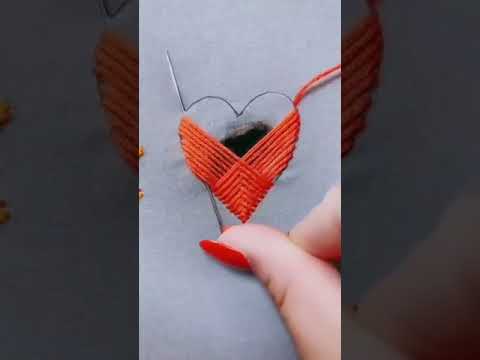 Идея художественной штопки дырок на одежде