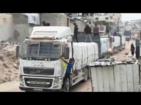 إسرائيل تسمح بدخول شاحنات تجارية وأخرى محملة بالمساعدات إلى غزة