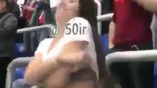 تحدي بين بنت وطفل أثناء المباراة في خلع الملابس والرقص بشكل جنوني فيديو لايتكرر
