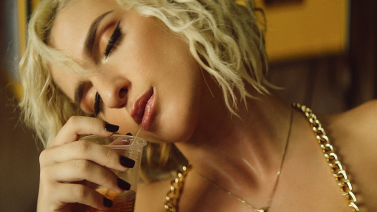 Vindata - Right Now (feat. Njomza and Alex & Alex) (Official Music Video)