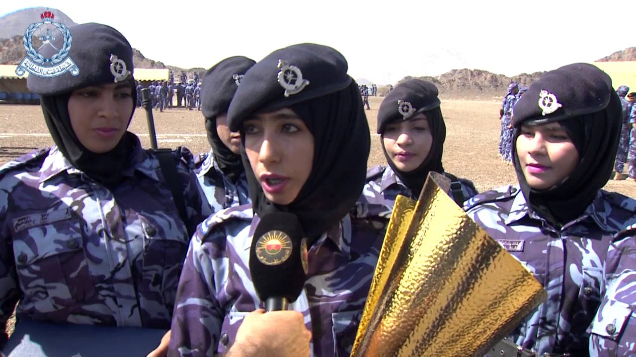 معالي الفريق المفتش العام للشرطة والجمارك يتوج المهام الخاصة بدرع بطولة الشرطة للرماية لعام 2015م