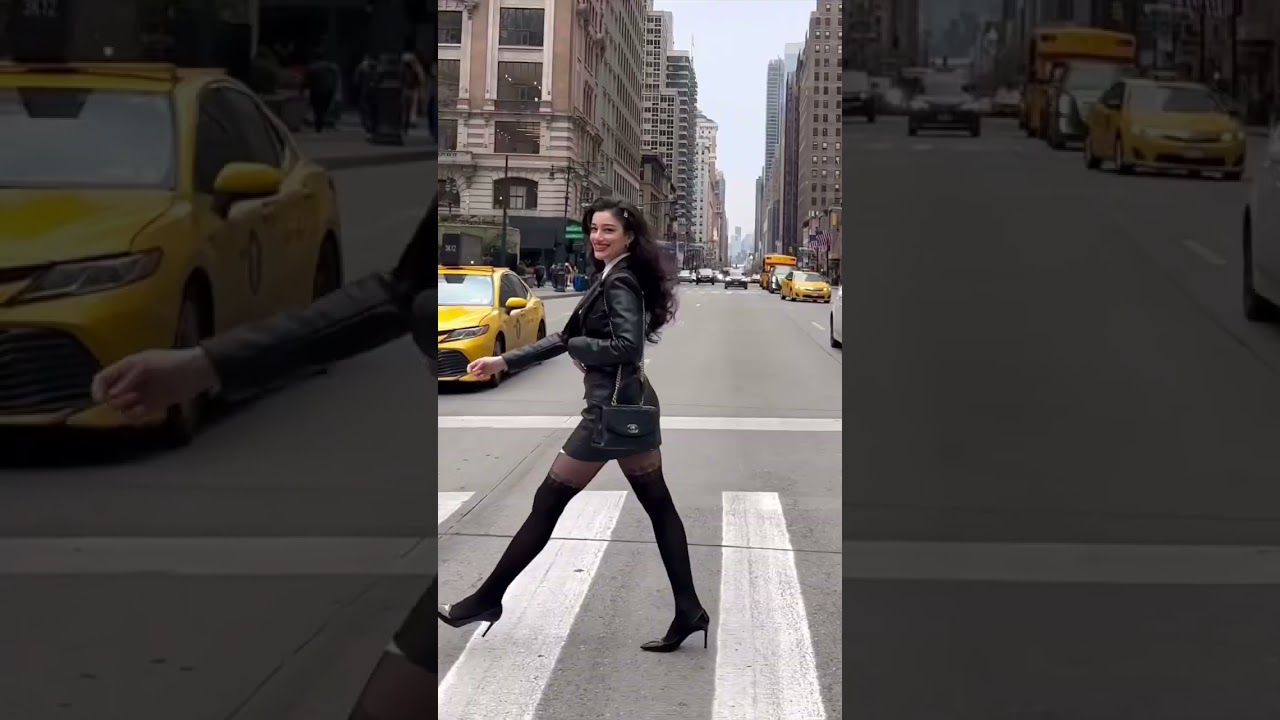 People’s-reactions #nyc #walkingdownthestreet #peoplesreactions  #reactions #model #reactionvideo