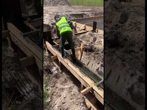 Заливка фундамента #загородныйдом #стройка #монолит #строительство