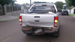 Colisão entre dois veículos no Bairro Parque do Som...