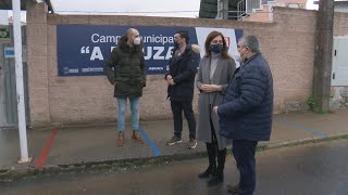 A xunta visita o campo A Bouza e a piscina de Ribadumia tras investir 40 mil euros nas súas melloras
