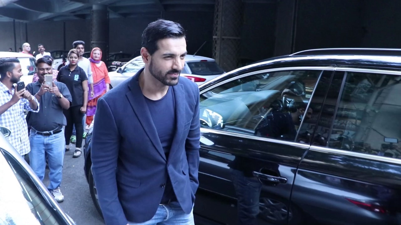 John Abraham In His Audi Q7 At Book Launch | The Heart Truth | Bollywood Lineup