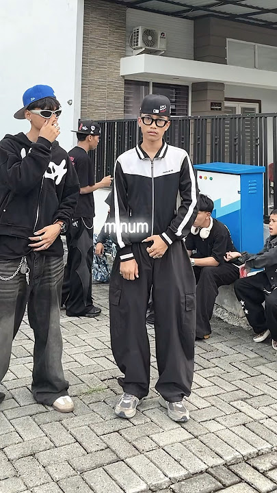 handsign lngsung sma yg bikin trend  #ootd #fashion #fitcheck #kalcer #skena #skenaoutfit  #outfits