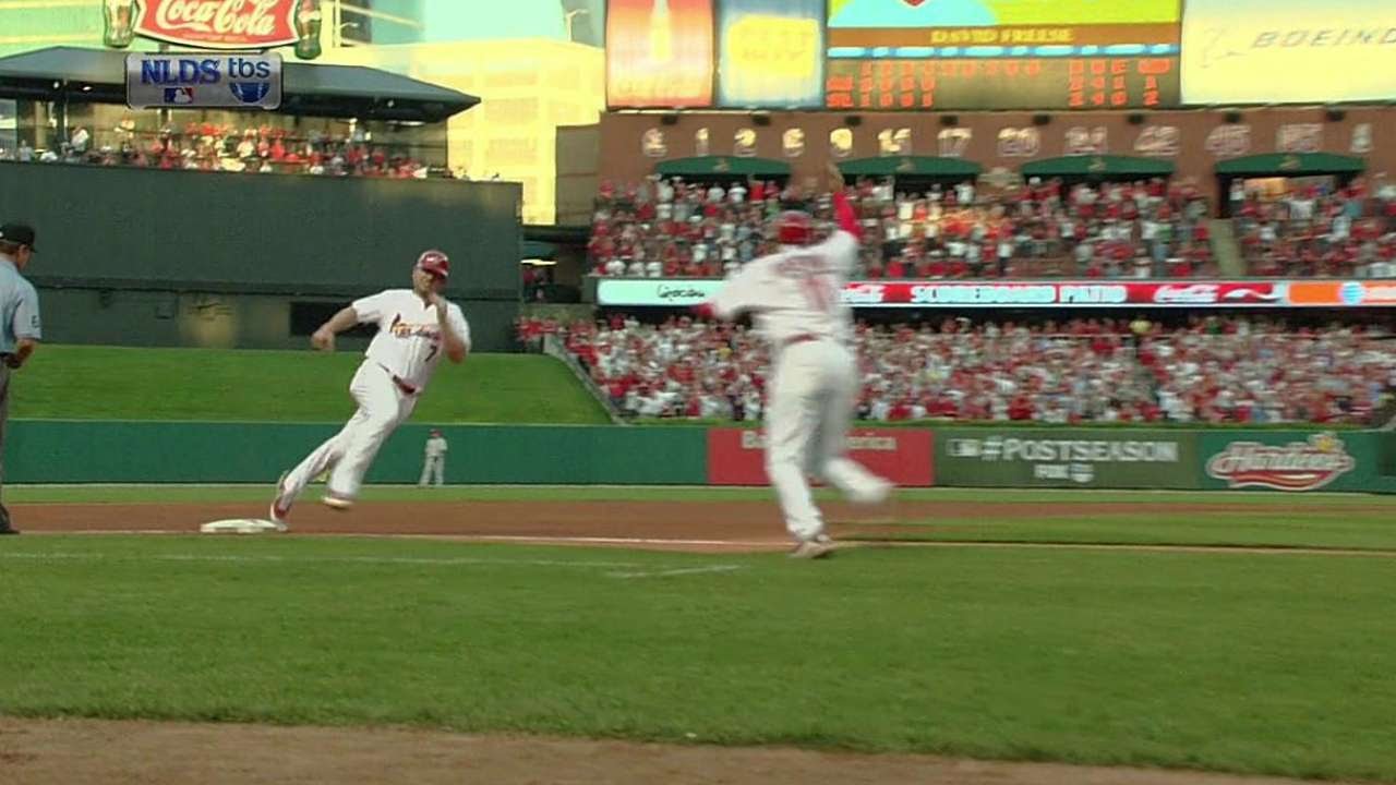 2011 NLDS Gm4: Freese's two-run double puts Cards ahead