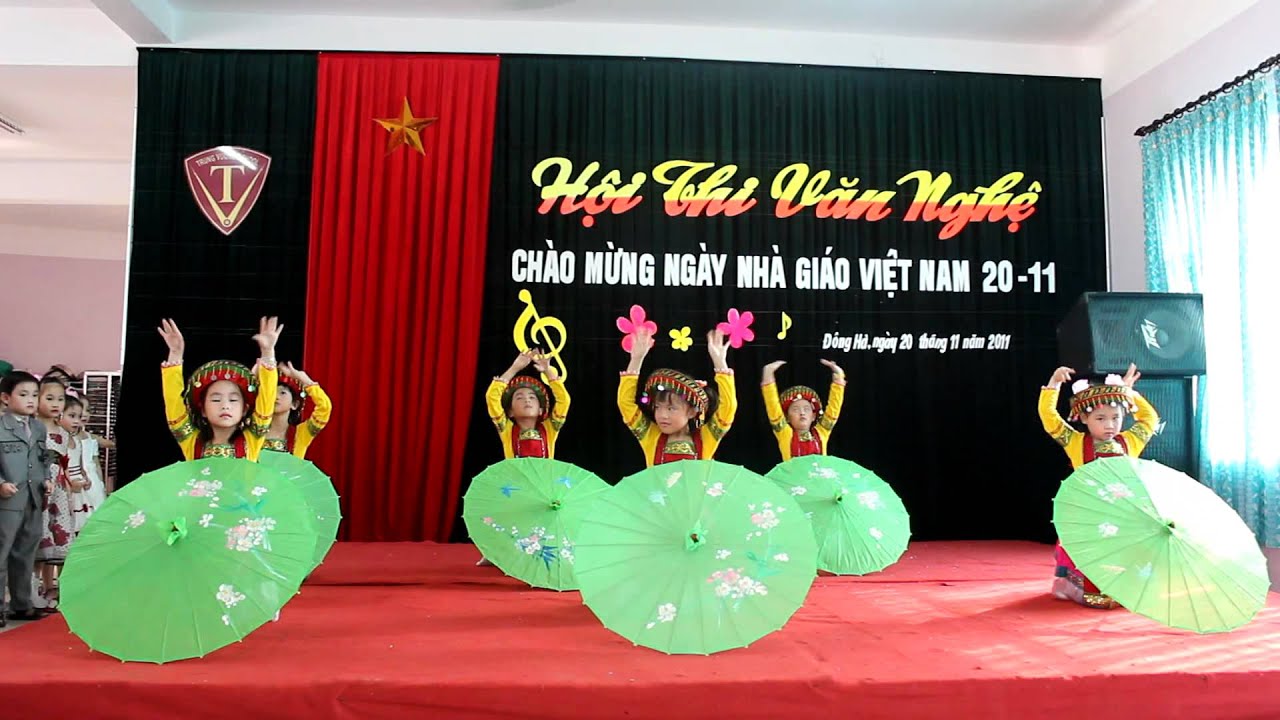 Mua di hoc cua lop 1b ngay 20 11 2011 Trung Vuong Quang tri