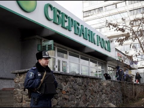Жители западной Украины требуют закрытия российских банков. 17.08.15. Новости Украины сегодня