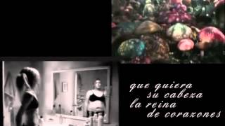 Video thumbnail of "Mikel Izal   Alicia en el país de los espejos"