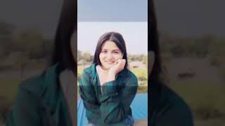 Aati Jaati Ghr Ke Muhati Takt Jhakt Rhitho