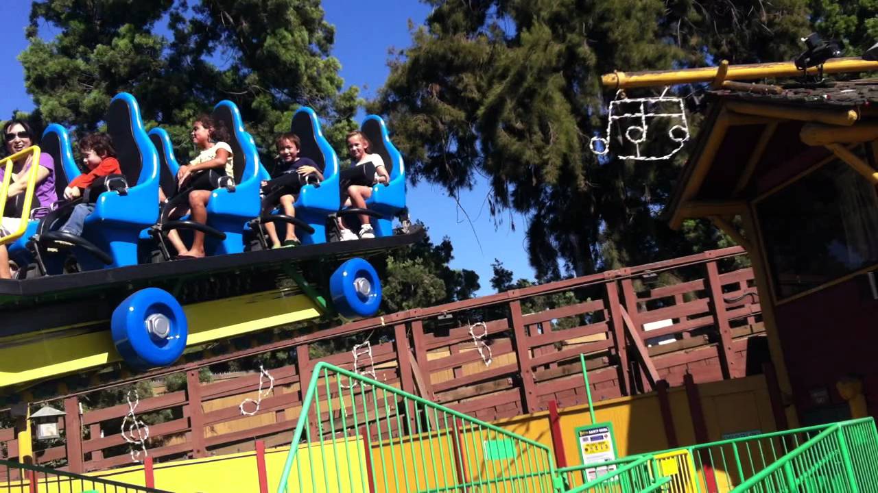 Skateboard ride at Knotts Berry Farm California - YouTube