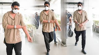 Darling Prabhas NEXT Level Entry At HYD Airport | Radhe Shyam Movie Promotions | Life Andhra Tv