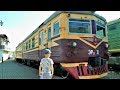 Мальчик Максим смотрит разные Поезда - Видео про поезда для детей