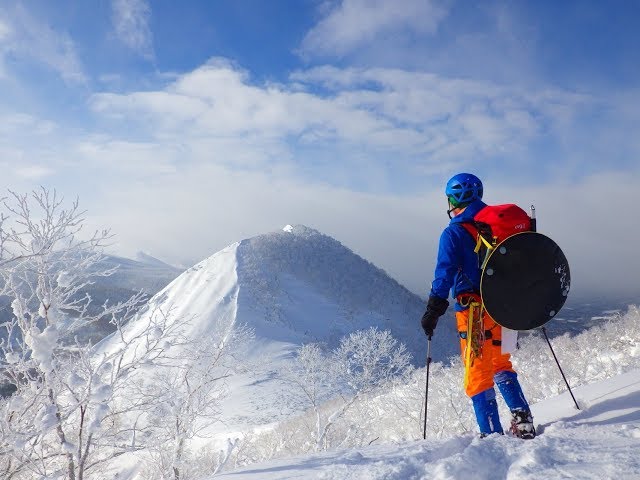 山スキー。アルパイントレッカー・クランポン.雪山登山。 山スキー。アルパイントレッカー・クランポン.雪山登山。