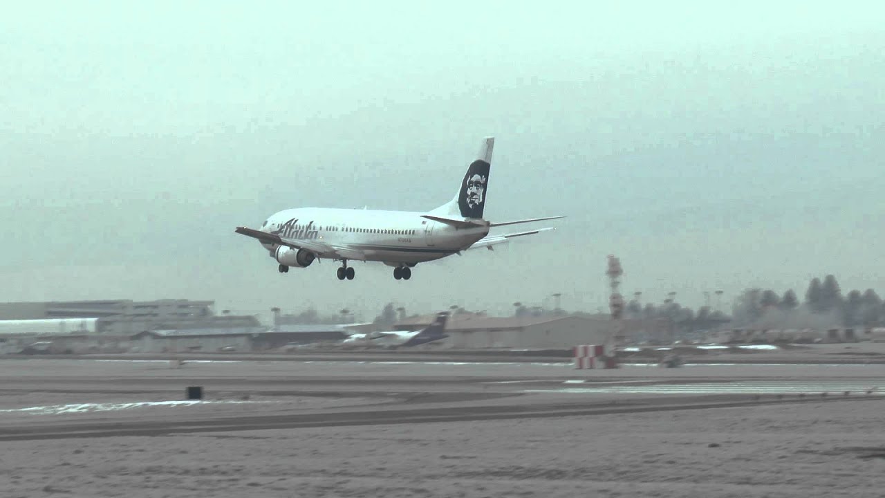 Alaska Airlines 737-400 Landing in Spokane, WA (KGEG)