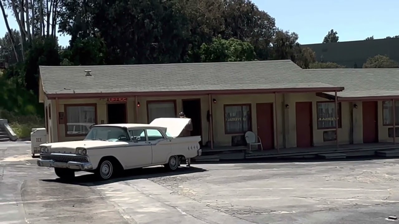 Psycho at Bates Motel! | Studio Tour at Universal Studios 