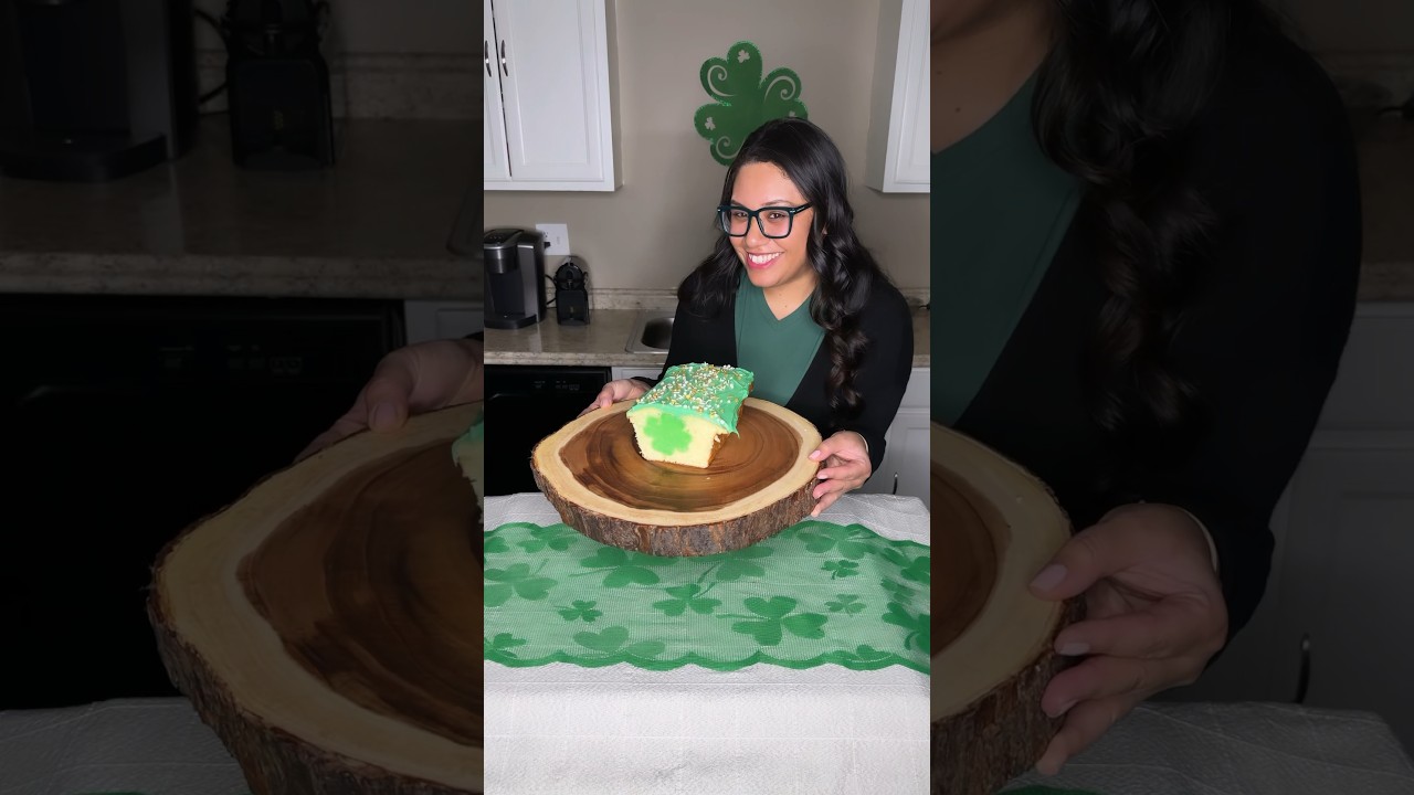 St. Patrick’s Day Peek-A-Boo Cake! 