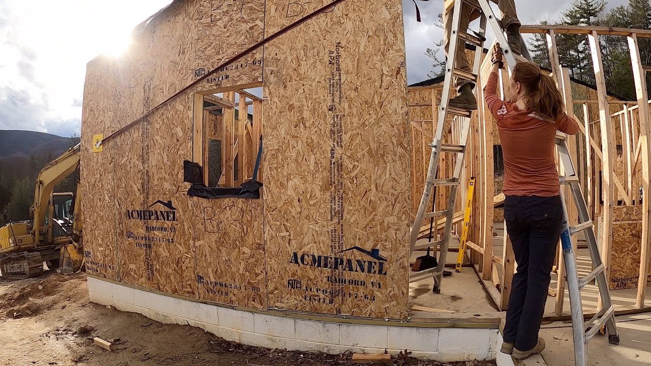 24 SIPs House. One man. One woman. One panel. DIY SIPs home Build