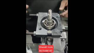 Crank Shaft - Bearing removing Puller.