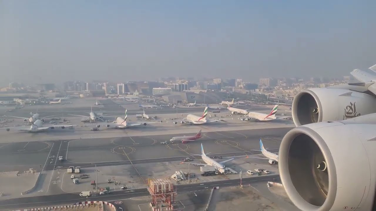 EMIRATES | A380 Hazy Morning Landing at Dubai International Airport | EK10