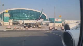 EMIRATES | A380 Hazy Morning Landing at Dubai International Airport | EK10