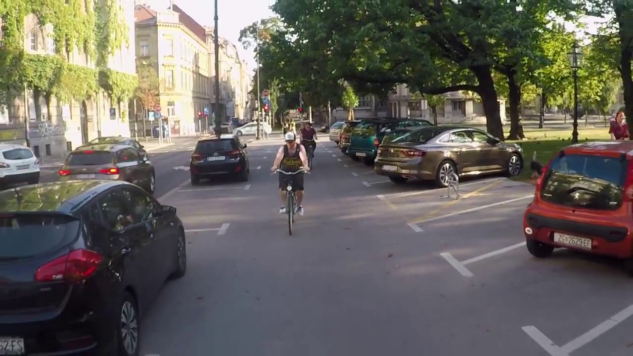 Lobagola Tours - Lower Town - Museum Mimara - Urban Wine Bike Tour