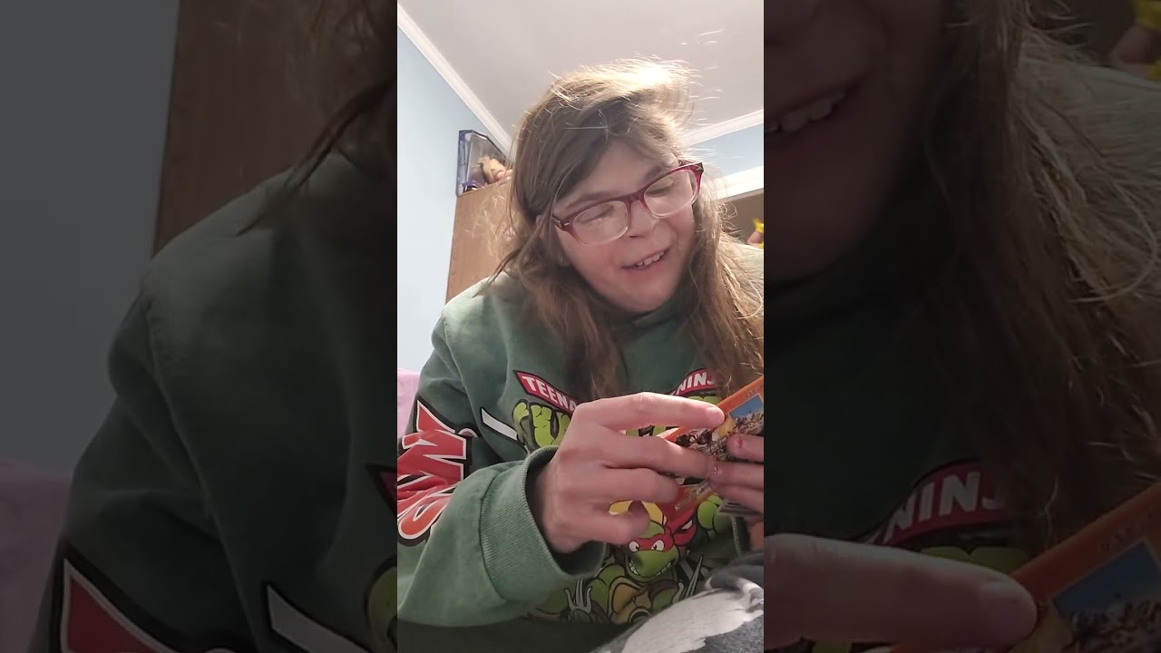 Unboxing Pokémon cards 