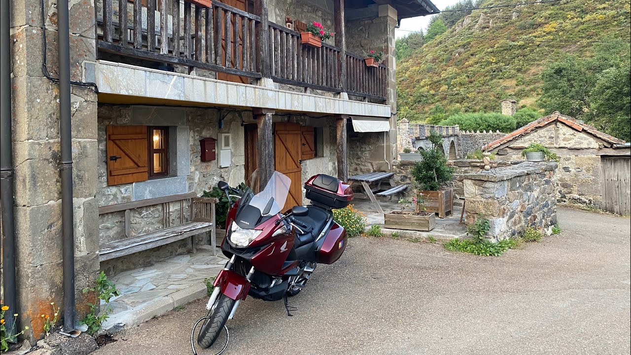 Motorcycle touring Northern Spain, mountains, coast and dinosaur footprints Honda Deauville 700