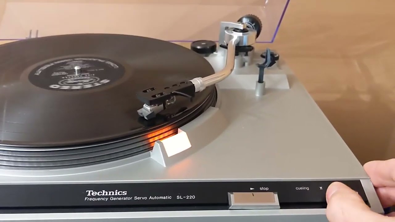 Technics SL-220 Turntable Demonstration