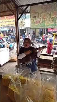 Aduhai - Pengamen bersuara emas