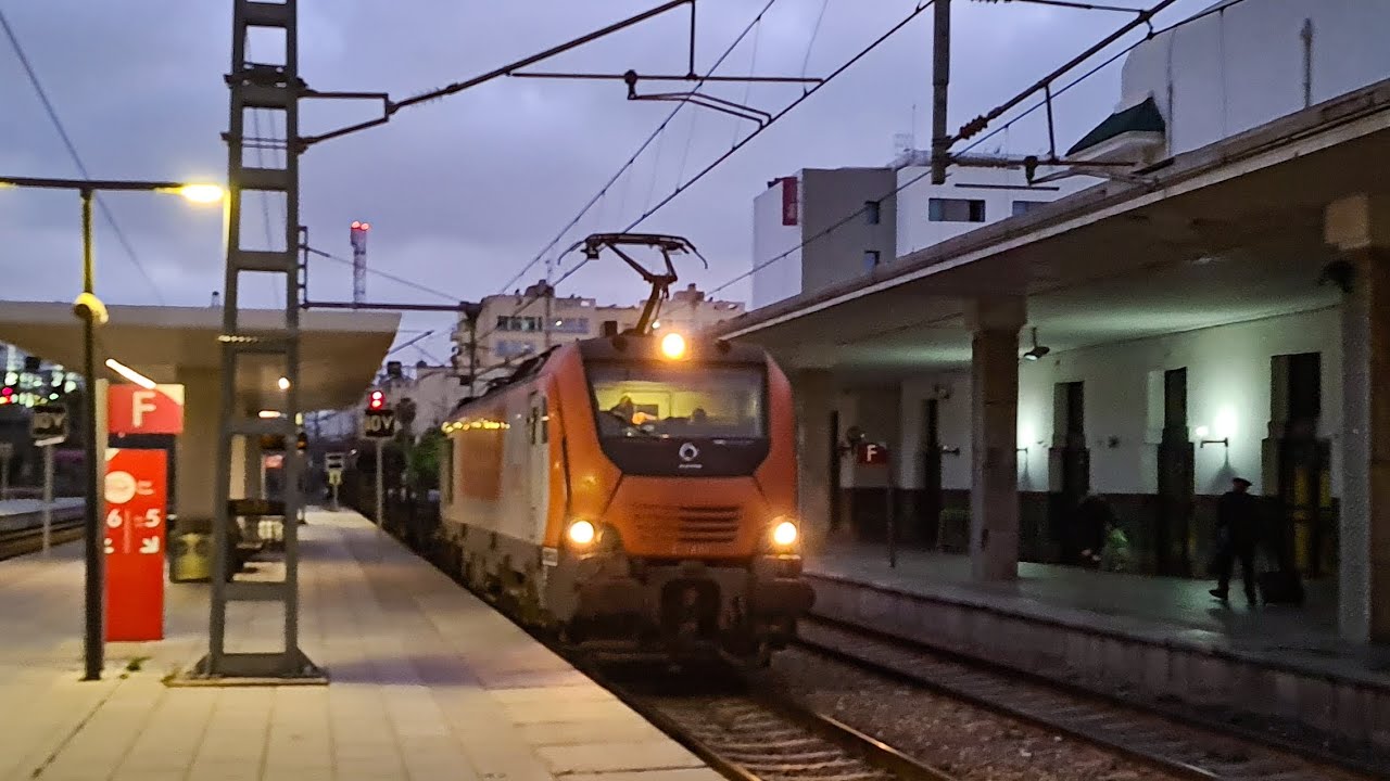 ONCF E-1401 assurant un fret divers entrant Casa Voyageurs - voie 5 (4k30)